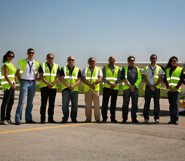  Squadra umana all'aeroporto 